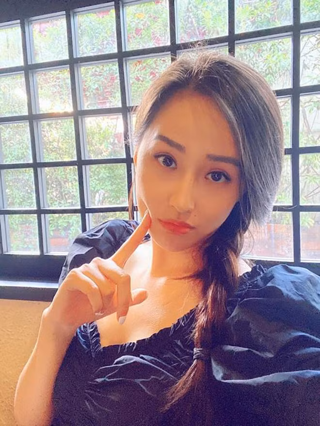 Hoa hậu Mai Phương Thuý khiến fans ngỡ ngàng với nhan sắc xinh đẹp, trẻ trung và cách tạo dáng nhí nhảnh, dễ thương ở tuổi 33.