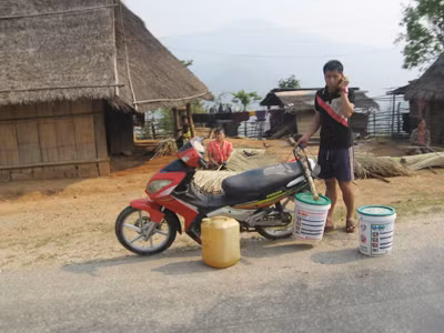 Gia đình một người dân trên cao nguyên Luông Pha Băng