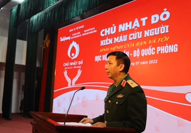 Thiếu tướng Lê Thành Long, Phó Chính ủy Học viện Hậu cần phát biểu khai mạc. - Ảnh: Bùi Dinh