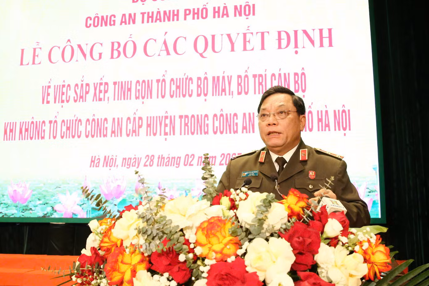 Trung tướng Nguyễn Hải Trung, Ủy viên BTV Thành ủy, Bí thư Đảng ủy, Giám đốc CATP chủ trì hội nghị. Trung tướng Nguyễn Hải Trung, Ủy viên BTV Thành ủy, Bí thư Đảng ủy, Giám đốc CATP chủ trì hội nghị.