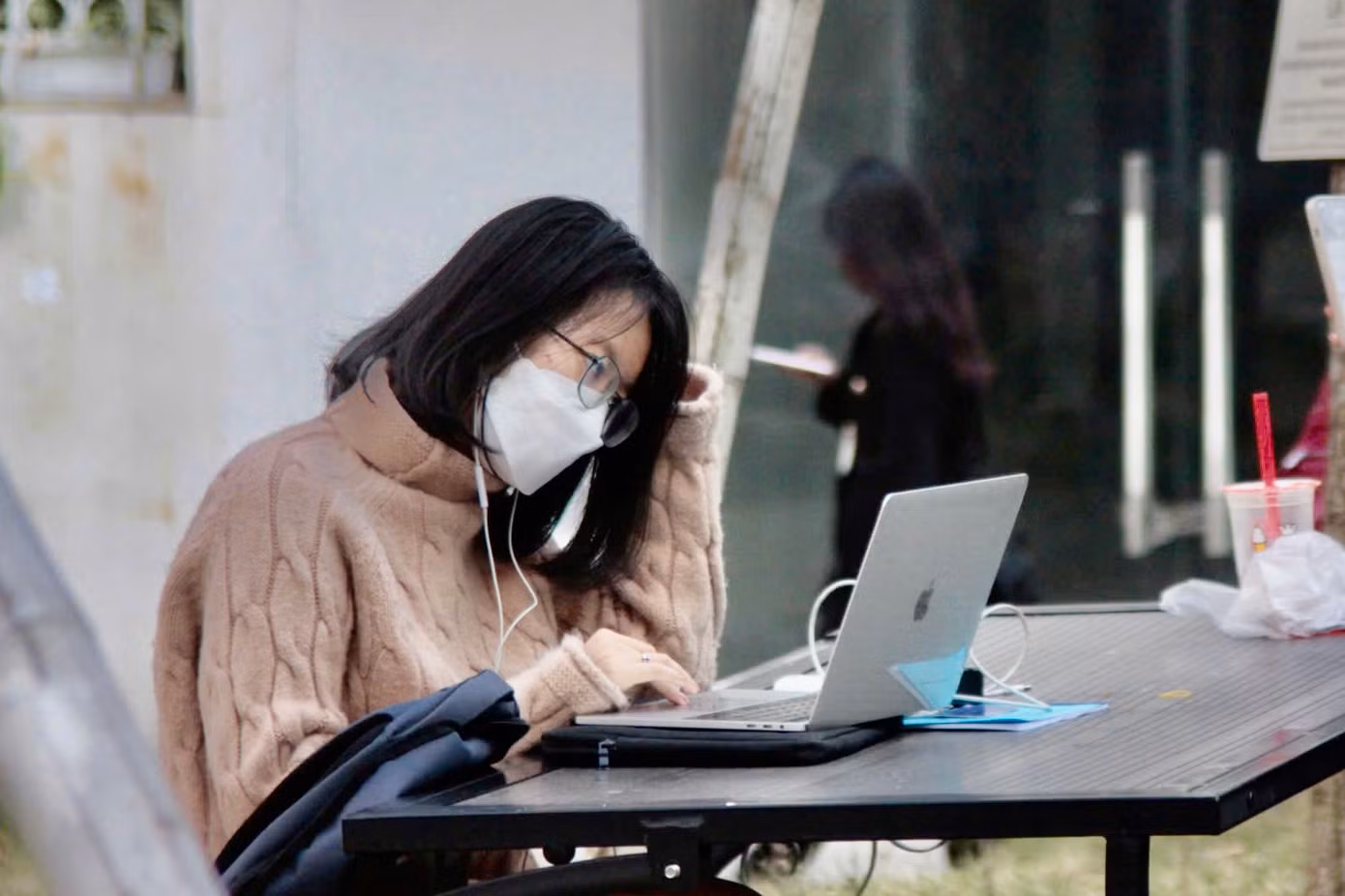Theo báo cáo 6 tháng cuối năm 2024 của Tổng cục Thống kê, tỉ lệ thất nghiệp của thanh niên (từ 15-24 tuổi) quý IV/2024 là 7,96%, tăng 0,23 điểm phần trăm so với quý trước và tăng 0,34 điểm phần trăm so với cùng kỳ năm trước. Theo báo cáo 6 tháng cuối năm 2024 của Tổng cục Thống kê, tỉ lệ thất nghiệp của thanh niên (từ 15-24 tuổi) quý IV/2024 là 7,96%, tăng 0,23 điểm phần trăm so với quý trước và tăng 0,34 điểm phần trăm so với cùng kỳ năm trước.
