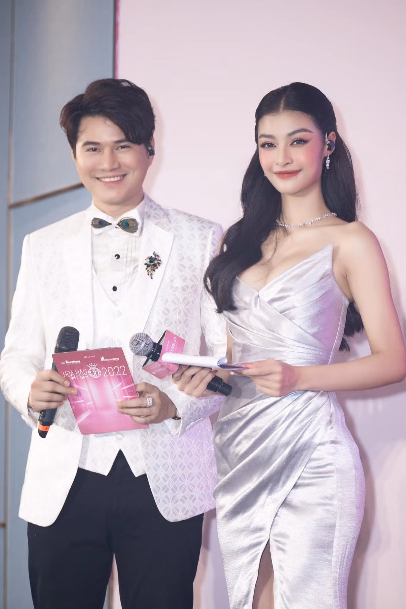 Ngoài ra, cô nàng còn thử sức với vai trò người dẫn chương trình cho nhiều sự kiện lớn nhỏ. Ngoài ra, cô nàng còn thử sức với vai trò người dẫn chương trình cho nhiều sự kiện lớn nhỏ.