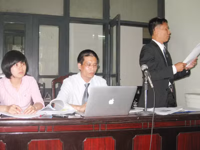 Các luật sư bào chữa cho bị cáo Ngô Tiến Long tại tòa