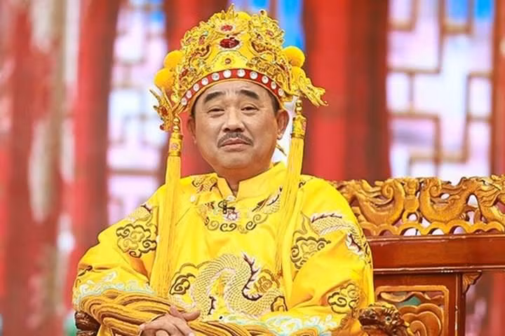 Nghệ sĩ Quốc Khánh, Ngọc Hoàng của Táo Quân, đã sang tuổi 60 vẫn "một mình một cõi".