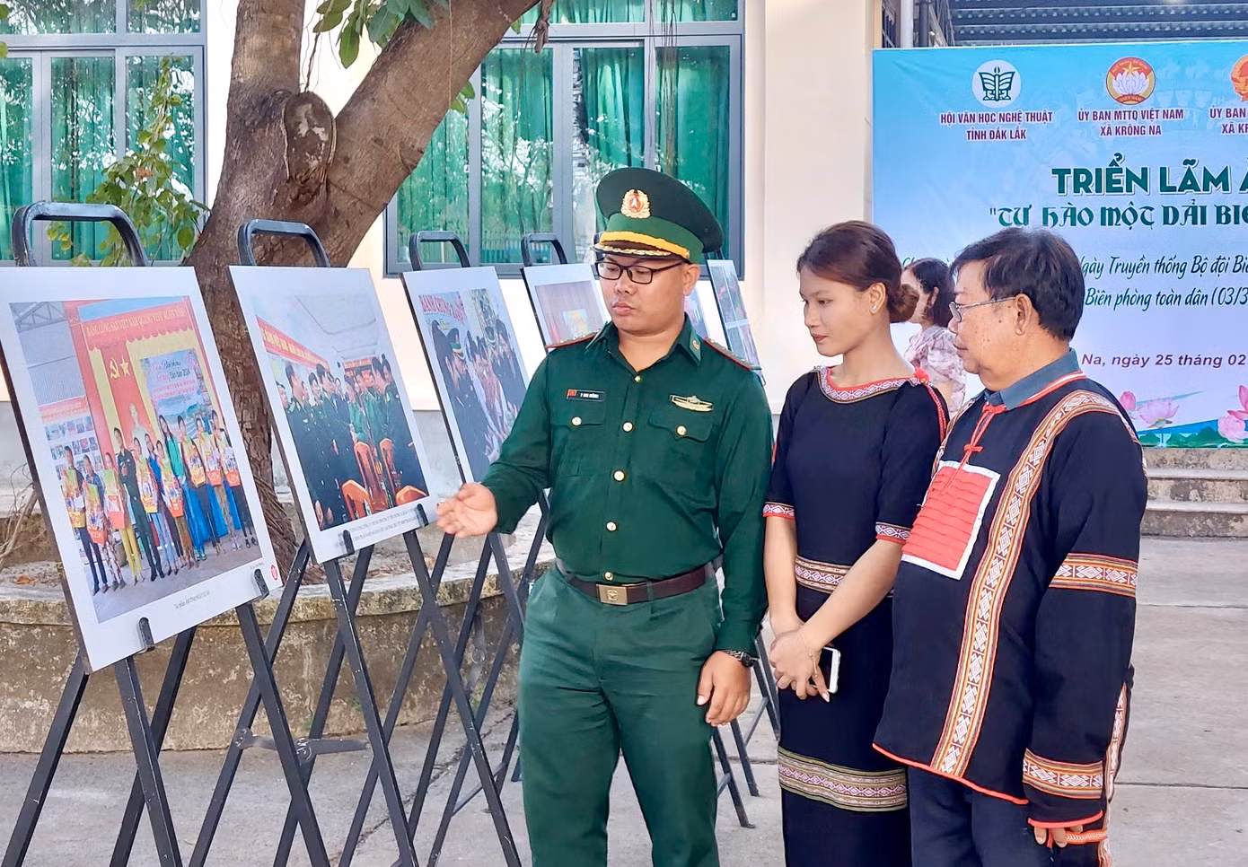 Không gian triển lãm ảnh "Tự hào một dải non sông". Không gian triển lãm ảnh "Tự hào một dải non sông".