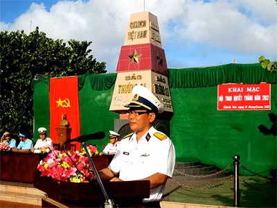 Thượng tá Trịnh Văn Long, Đảo trưởng Đảo Trường Sa Lớn phát động thi đua