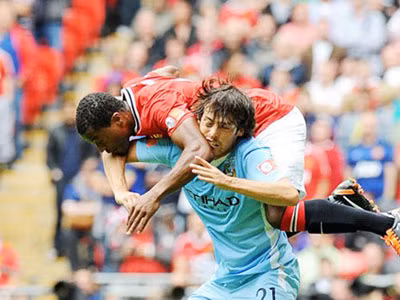 Sẽ không có chuyện chỉ Man City (dưới) và Man Utd cùng nhau cạnh tranh chức vô địch mùa này