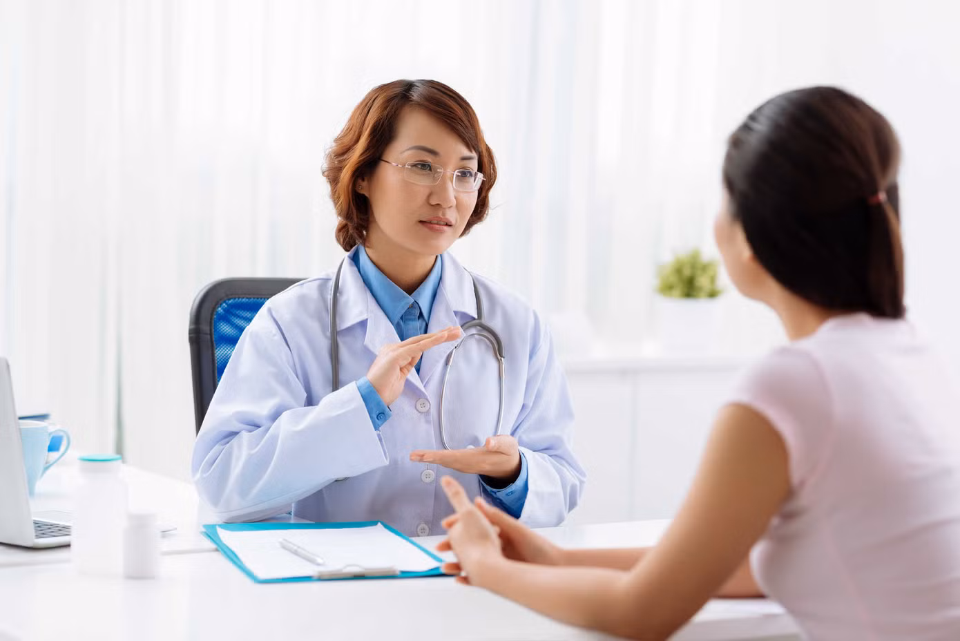 Dấu hiệu mắc bệnh lây qua đường tình dục, đến viện khám ngay ảnh 1