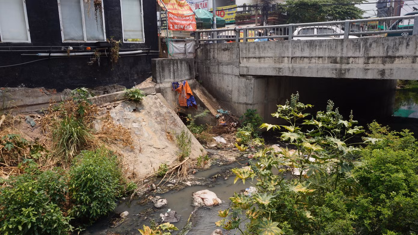 Dự án cải tạo kênh nhằm đảm bảo khả năng thoát nước cho lưu vực sân bay quốc tế Tân Sơn Nhất. Dự án cải tạo kênh nhằm đảm bảo khả năng thoát nước cho lưu vực sân bay quốc tế Tân Sơn Nhất.