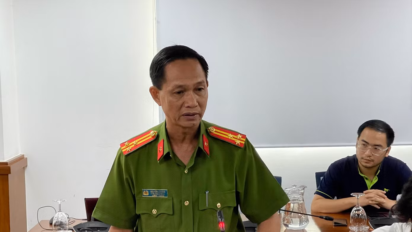 Thượng tá Nguyễn Lê Hùng, Phó Trưởng Công an TP.Thủ Đức thông tin vụ án Lê Chí Thành. Thượng tá Nguyễn Lê Hùng, Phó Trưởng Công an TP.Thủ Đức thông tin vụ án Lê Chí Thành.
