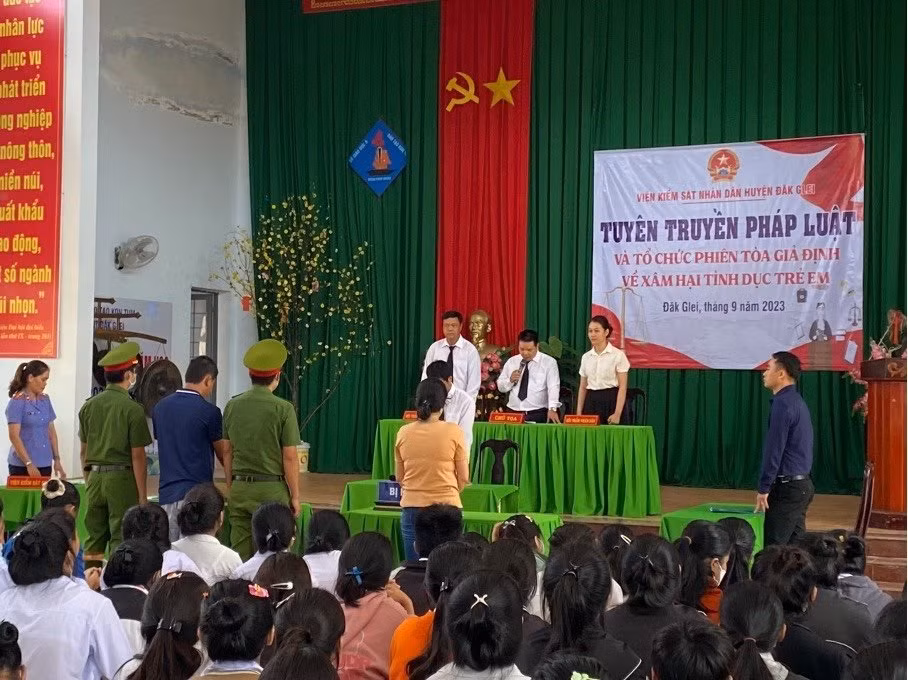 Phiên tòa giả định tại Trường phổ thông Dân tộc nội trú huyện Đăk Glei
