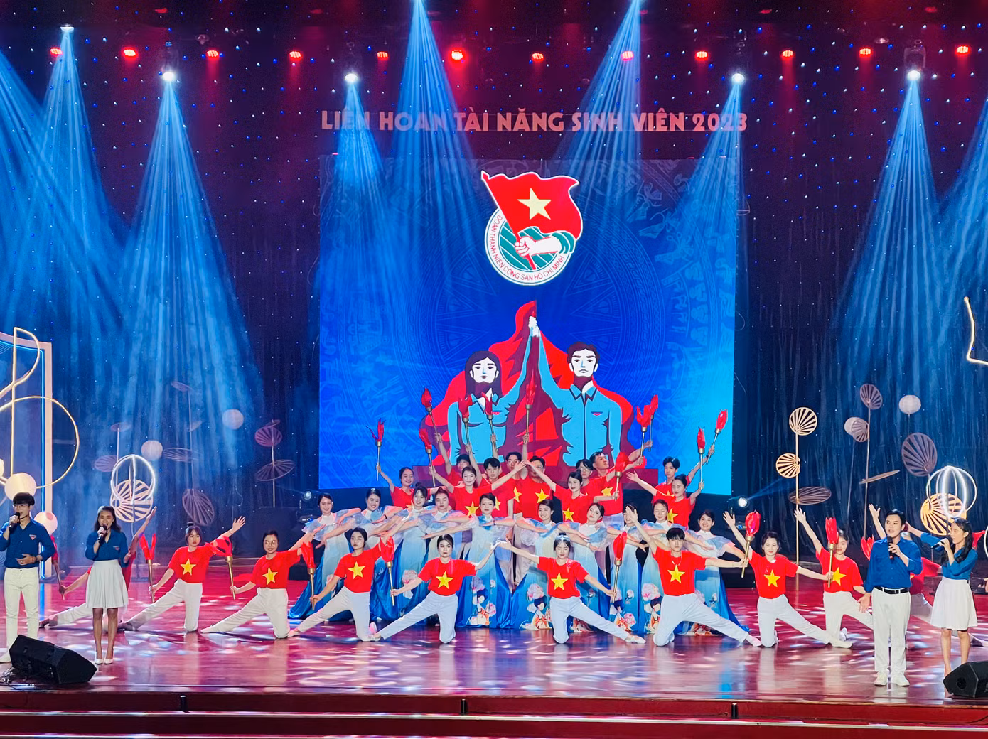 Liên hoan là sân chơi dành cho các bạn sinh viên ĐH Đà Nẵng. Ảnh: Thái Lâm.