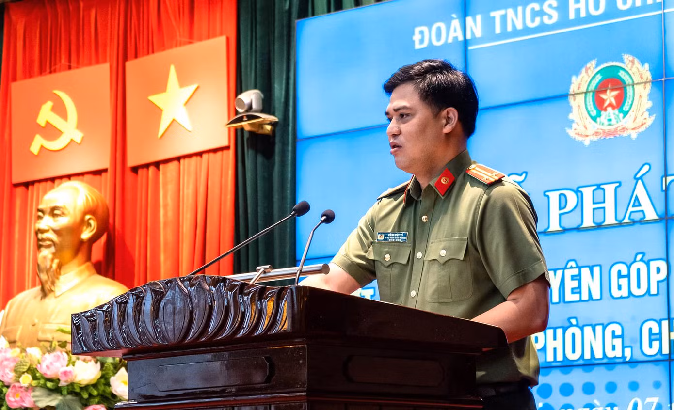 Trung tá Đồng Đức Vũ - Bí thư Đoàn Thanh niên Bộ Công an phát biểu tại chương trình Trung tá Đồng Đức Vũ - Bí thư Đoàn Thanh niên Bộ Công an phát biểu tại chương trình