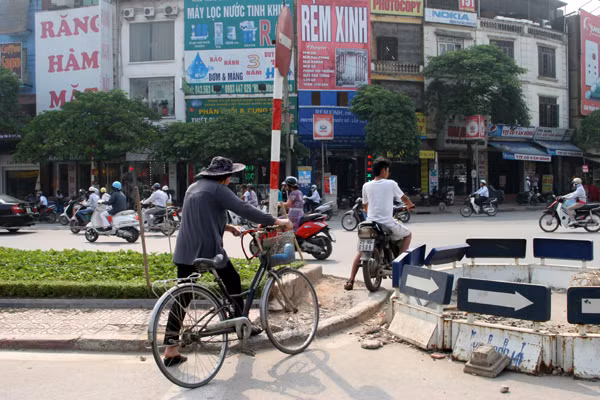 Từ xe máy cho đến xe đạp đều vượt