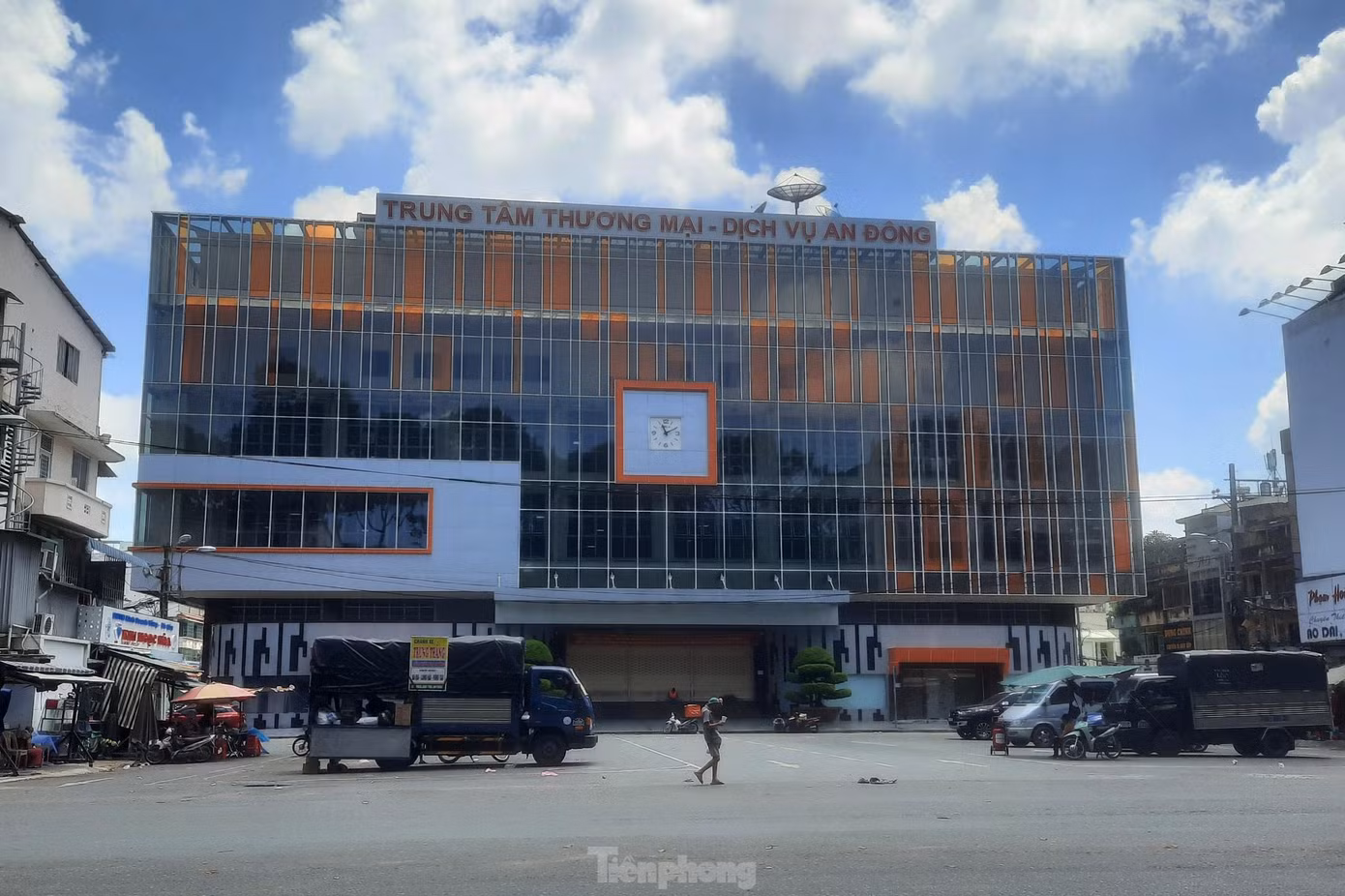 Ngày 28/6, nghi nhận của phóng viên, chợ An Đông, khu chợ truyền thống lâu đời, lớn nhất khu vực quận 5, TPHCM đã đóng cửa ngừng kinh doanh.