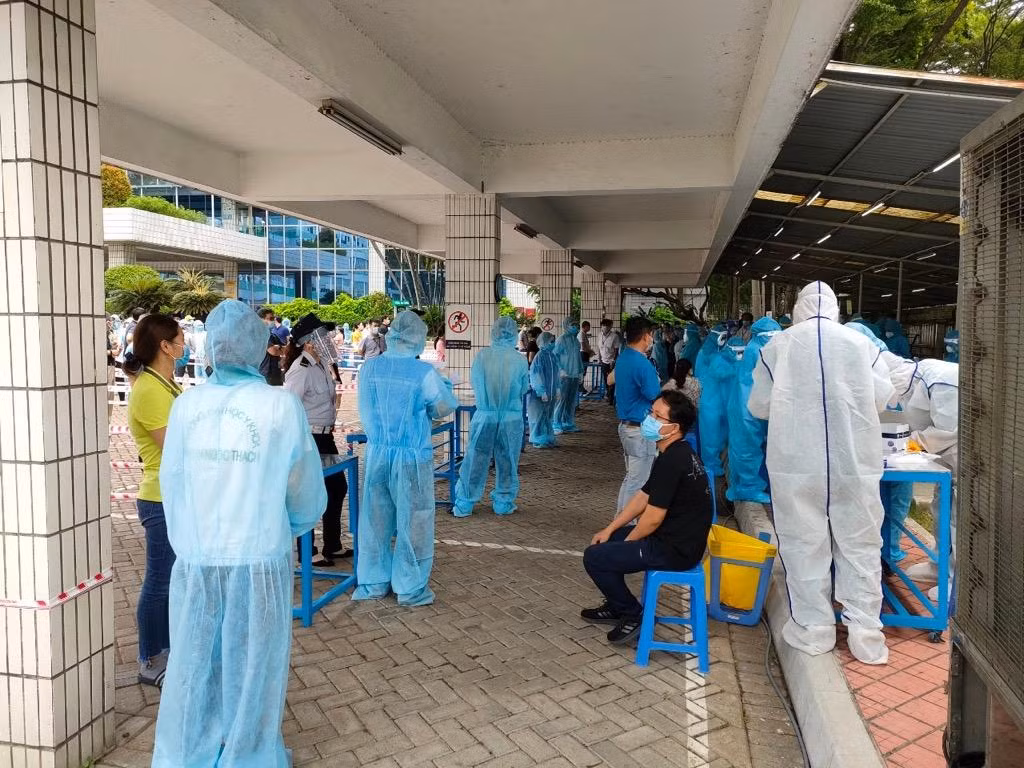 Khoanh vùng truy vết ca mắc COVID-19 trong khu công nghiệp Pouyuen. Ảnh HCDC. Khoanh vùng truy vết ca mắc COVID-19 trong khu công nghiệp Pouyuen. Ảnh HCDC.
