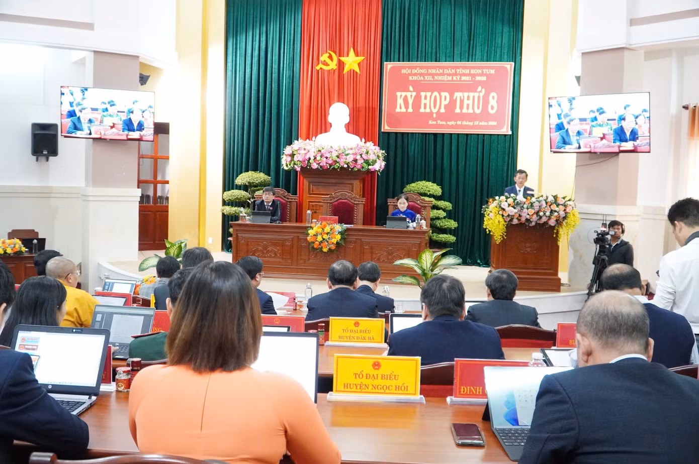Toàn cảnh kỳ họp thứ 8 tỉnh Kon Tum Toàn cảnh kỳ họp thứ 8 tỉnh Kon Tum
