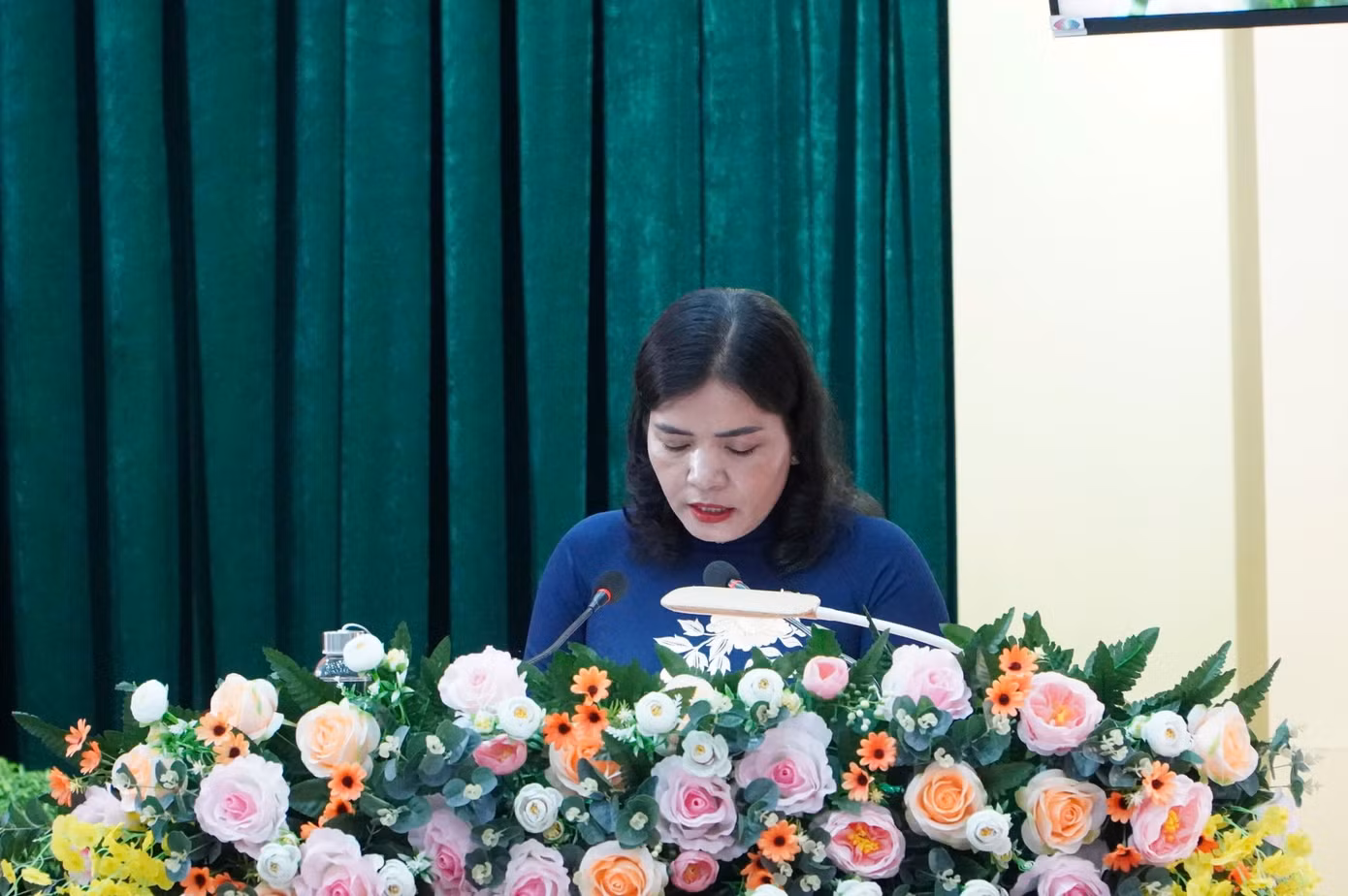 Bà Y Ngọc, Phó Chủ tịch UBND tỉnh Kon Tum phát biểu tại kỳ họp Bà Y Ngọc, Phó Chủ tịch UBND tỉnh Kon Tum phát biểu tại kỳ họp