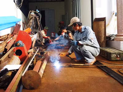 Anh Thịnh đưa xưởng về nhà