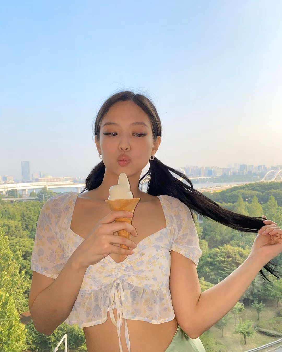 Không có gì bất ngờ khi Jennie đăng ảnh này lên và đạt hơn 5 triệu người thích.