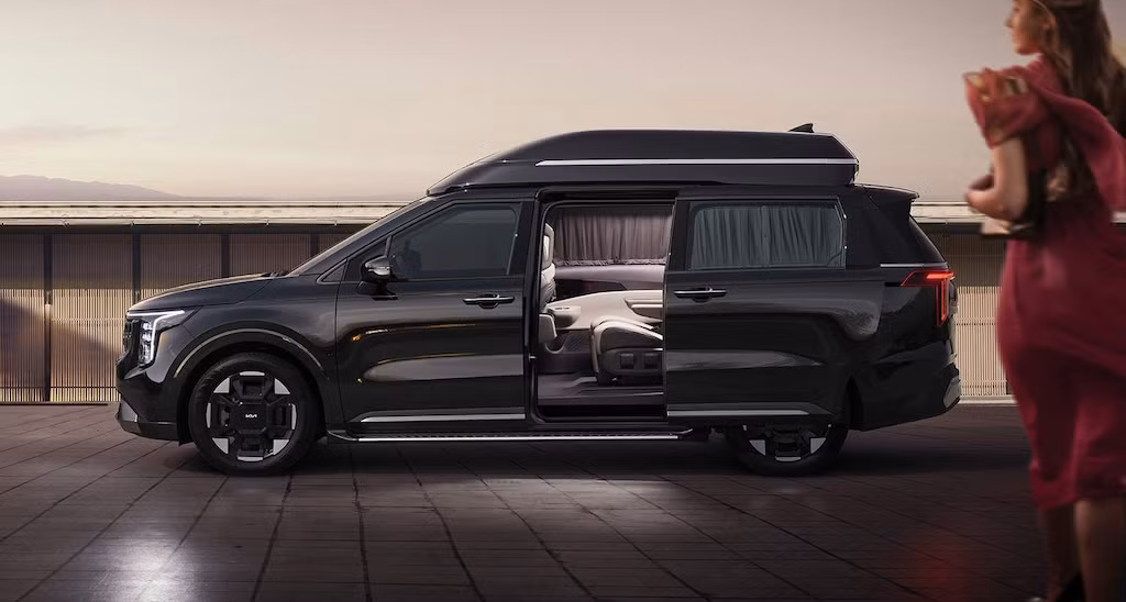 Kia Carnival Hi-Limousine.