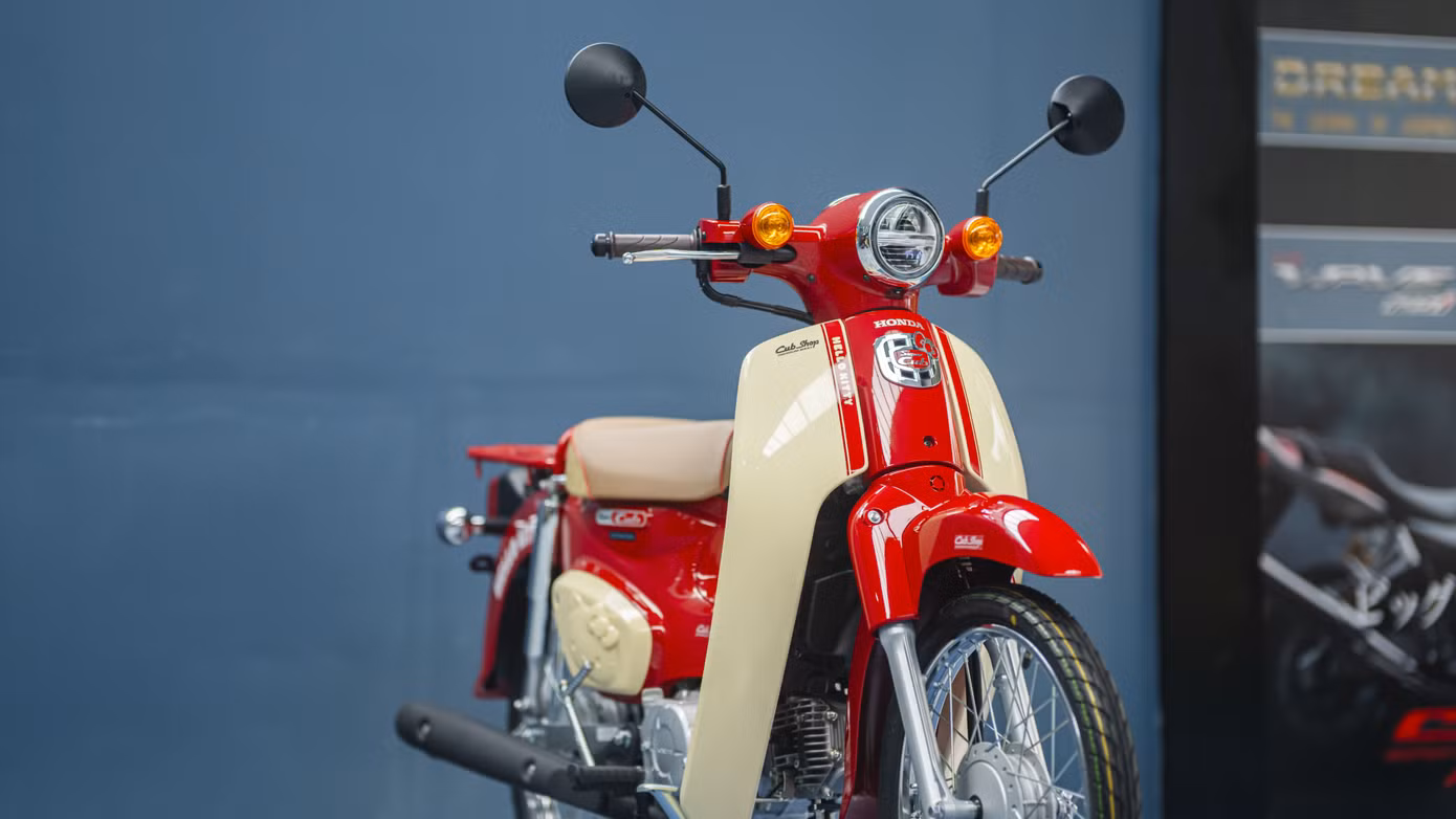 Mức giá thực tế của Super Cub Hello Kitty khi đến tay khách Việt sẽ cao hơn sau khi cộng đủ các khoản phí, thuế cho xe nhập khẩu.