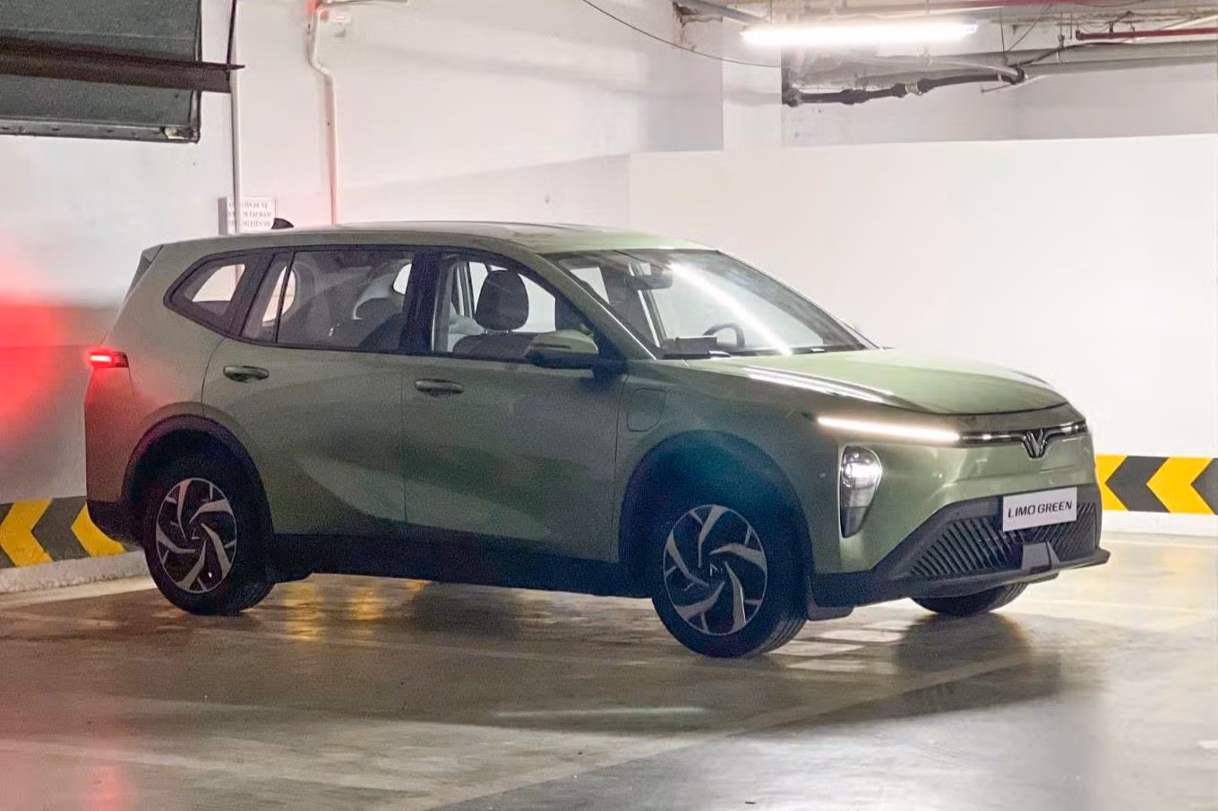 Hình ảnh VinFast Limo Green được chia sẻ trên các diễn đàn ô tô tại Việt Nam. Hình ảnh VinFast Limo Green được chia sẻ trên các diễn đàn ô tô tại Việt Nam.