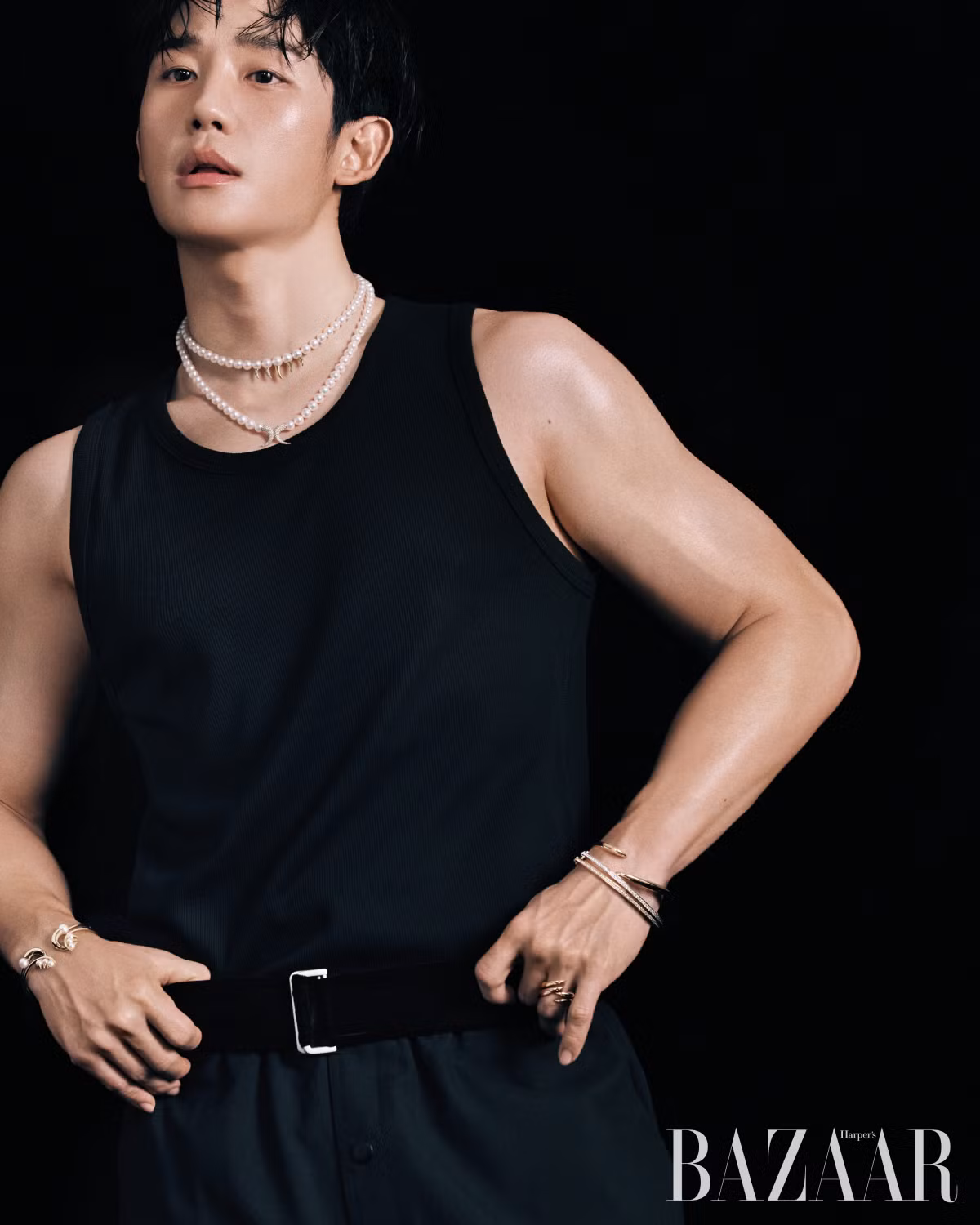 Jung Hae In vừa kỷ niệm 12 năm ra mắt và sẽ hóa thân thành chàng kiến trúc sư trẻ nổi tiếng tài năng và hấp dẫn Choi Seung Hyo trong Mom's Friend's Son, dự án mới sắp khởi quay của kênh cáp tvN. Mom's Friend's Son là sêri truyền hình tình cảm lãng mạn đầu tiên mà Jung Hae In xác nhận tham gia sau gần 3 năm kể từ Hoa tuyết điểm.