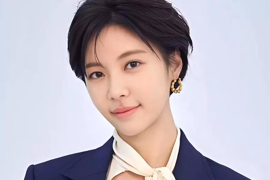 Hwang Jung Eum gần đây nhất đóng vai chính trong bộ phim truyền hình The Escape of the Seven (Cuộc chiến sinh tồn) và hiện đang chuẩn bị cho mùa thứ hai The Escape of the Seven: Resurrection.