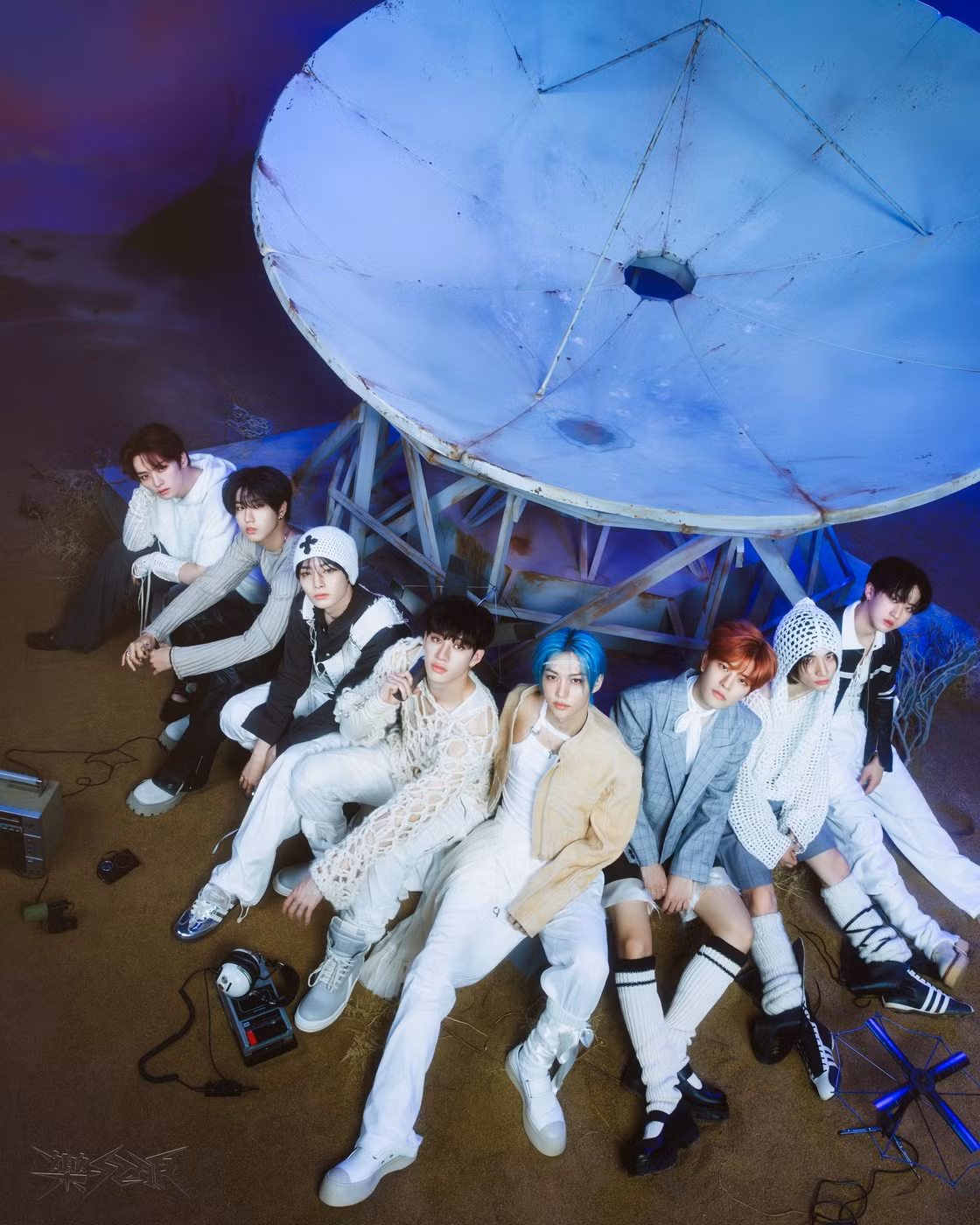 Với việc cả bảy thành viên của BTS đều bước vào thời kỳ nghĩa vụ quân sự thì Stray Kids được kỳ vọng là 'hậu bối sáng giá nhất năm 2024'. Stray Kids đã lọt vào ‘Billboard 200’ cùng với Rockstar vào tháng 11 năm ngoái và đồng thời đạt được vị trí đầu tiên. Đây là kỷ lục 4 lần liên tiếp giành được vị trí đầu tiên, sau ODDINARY và MAXIDENT vào năm 2022 và album dài thứ 3 là 5-STAR được phát hành vào tháng 6 năm ngoái. Ca khúc chủ đề Rock đứng thứ 90 trên Hot 100 và trở thành nhóm nhạc nam K-pop thế hệ thứ 4 đầu tiên lọt vào Hot 100. BTS và Stray Kids là hai nhóm nhạc nam K-pop duy nhất lọt vào 'Billboard 200' và 'Hot 100' cùng một lúc. Stray Kids cũng giành được giải thưởng 'Nhóm nhạc của năm' tại People's Choice Awards 2024tổ chức tại Barker Hanger ở Santa Monica, Los Angeles, Mỹ. Ngoài ra, nhóm cũng vừa lập nên kỷ lục đầy ý nghĩa trên 'Bảng xếp hạng nghệ sĩ toàn cầu' của Liên đoàn Công nghiệp ghi âm quốc tế (IFPI) năm 2023. Tại iHeartRadio Music Awards 2024 tổ chức vào ngày 1/4, họ đã được đề cử ở hai hạng mục 'Nghệ sĩ K-Pop của năm' và 'Bài hát K-pop của năm'.