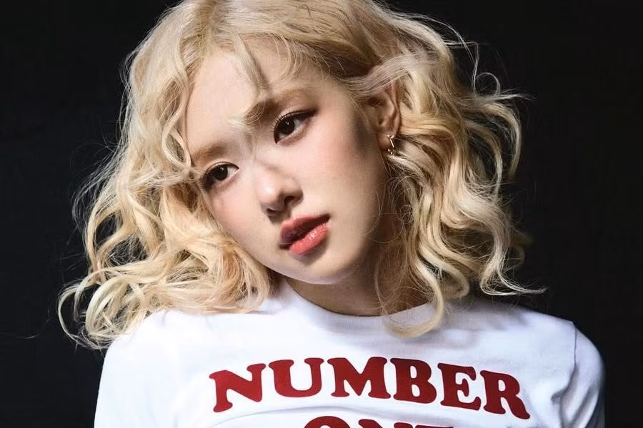 Rosé của BLACKPINK cũng đứng đầu bảng xếp hạng danh tiếng thương hiệu trong tháng này cho từng thành viên nhóm nhạc nữ. Bảng xếp hạng được xác định thông qua phân tích về sự tham gia của người tiêu dùng, phạm vi phủ sóng truyền thông, truyền thông và chỉ số nhận thức cộng đồng của 712 thành viên nhóm nhạc nữ, sử dụng dữ liệu lớn được thu thập từ ngày 15/11 đến ngày 15/12. Các cụm từ xếp hạng cao trong phân tích từ khóa của cô bao gồm "APT.", "Rosie" và "Bruno Mars", trong khi các thuật ngữ liên quan xếp hạng cao nhất của cô gồm "release", "all-kill" và "attend". Phân tích tích cực-tiêu cực của Rosé cũng cho thấy số điểm là 94,50% phản ứng tích cực.