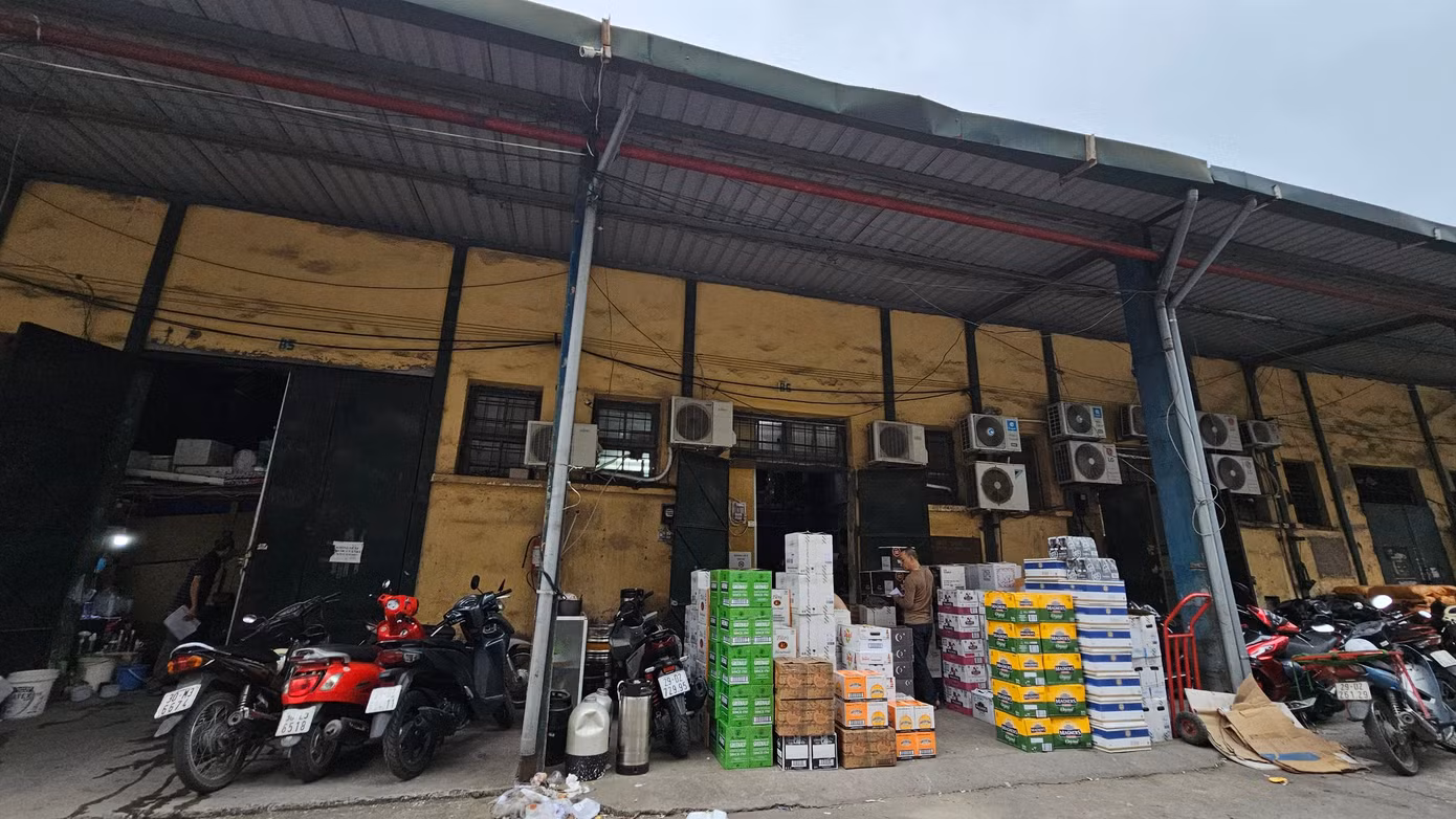 Công ty Thực phẩm Miền Bắc đang quản lý và sử dụng khu đất làm kho chứa hàng hóa, thực phẩm và bánh kẹo...