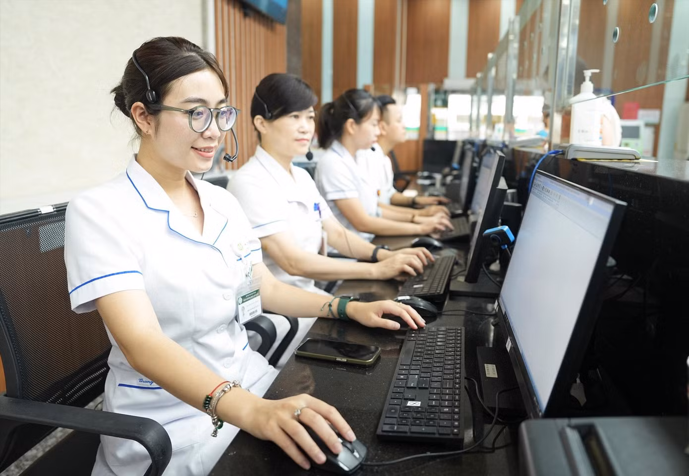 Bệnh nhân có thể đặt lịch khám qua tổng đài để giảm thời gian chờ đợi Bệnh nhân có thể đặt lịch khám qua tổng đài để giảm thời gian chờ đợi