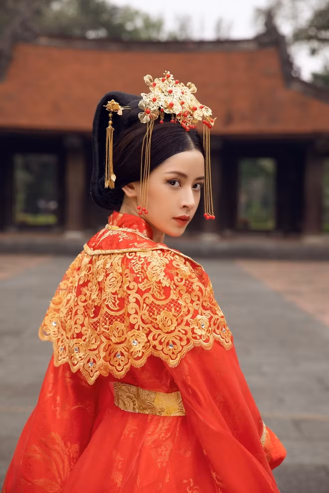 Chi Pu hoá cô Cám, truyện cổ “Tấm Cám”, trong MV “Anh ơi ở lại” Chi Pu hoá cô Cám, truyện cổ “Tấm Cám”, trong MV “Anh ơi ở lại”