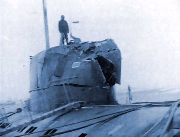 Tháp chỉ huy K-276 hư hại sau va chạm với SSN-689 gần đảo Kildin biển Barentsev