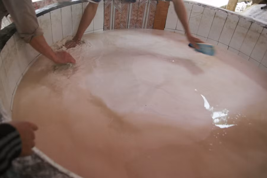 Bột lọc nổi váng bốc mùi chua lòm