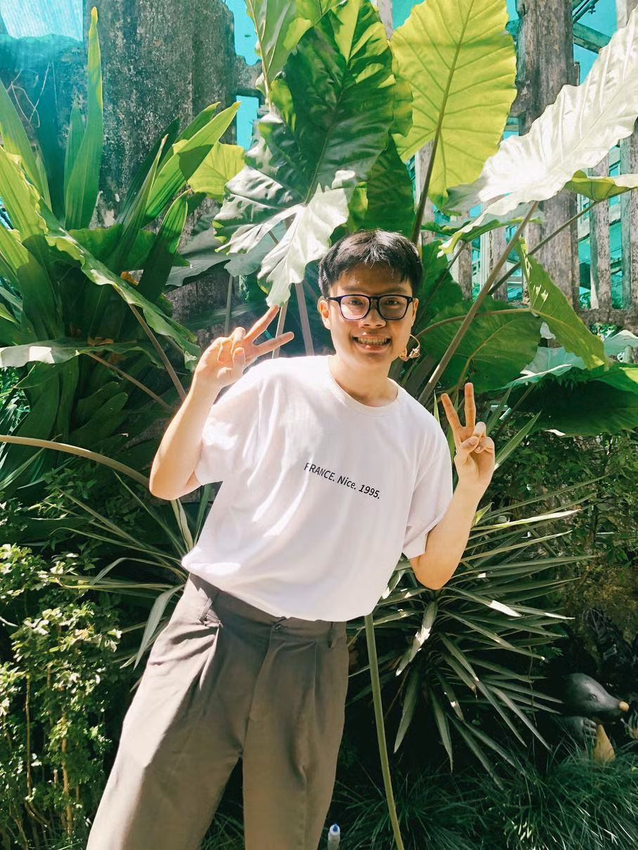 Thịnh giữ cân bằng giữa cuộc sống và công việc học tập bằng cách dành thời gian cho những sở thích như ăn uống, xem phim, dưỡng da, bói bài tarot, hay học thiết kế đồ họa và ngoại ngữ.