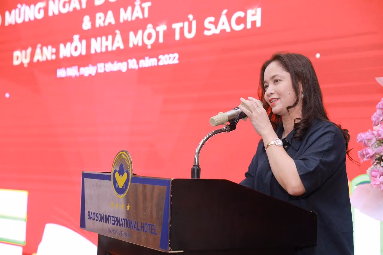 Bà Nguyễn Kim Thoa được biết đến với tư cách một doanh nhân có nhiều đóng góp cho việc phát triển văn hóa đọc ở Việt Nam. Ảnh: Tân Việt Books Bà Nguyễn Kim Thoa được biết đến với tư cách một doanh nhân có nhiều đóng góp cho việc phát triển văn hóa đọc ở Việt Nam. Ảnh: Tân Việt Books
