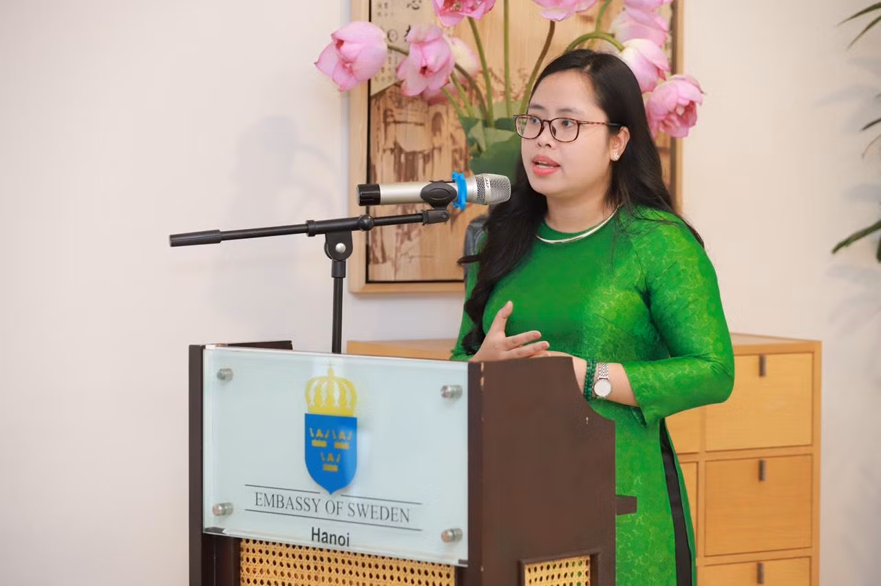 Bà Nguyễn Thu Trang – Phó Tổng giám đốc kiêm Giám đốc Bản quyền và Xuất bản Tân Việt Books - phát biểu tại chương trình.