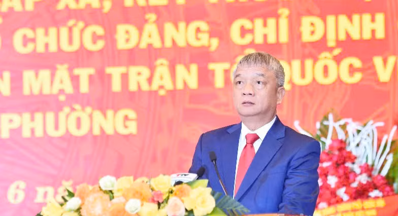 Trung tướng Nguyễn Quang Ngọc, Ủy viên BCH Trung ương Đảng, Phó Tổng Tham mưu trưởng Quân đội NDVN công bố các quyết định. Ảnh: Thanh Phúc