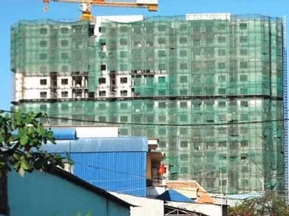 Trên thị trường chung cư Hà Nội từ cao cấp cho tới trung cấp, có hàng loạt dự án áp dụng hình thức bán hàng xây thô đồng thời với bán sản phẩm hoàn thiện. Ảnh minh họa