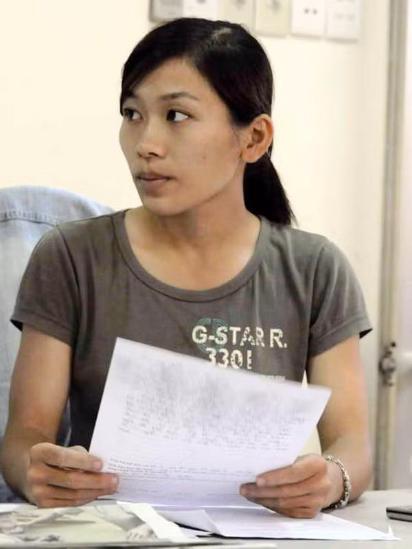 Bệnh nhân Xuân bức xúc vì cho rằng bác sĩ đã cắt nhầm buồng trứng của mình. (Ảnh chụp tại cơ quan đại diện báo Tiền Phong tại TPHCM)