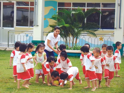 Các cháu là con công nhân đang được học tại trường mầm non do tập đoàn Phong Thái đầu tư