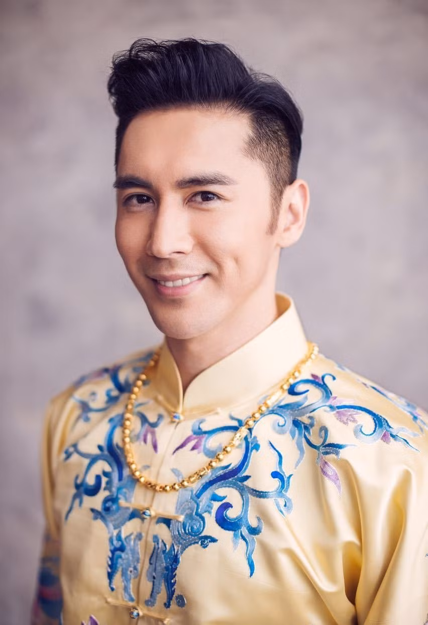Vợ chồng Chung Lệ Đề nồng nàn trong ngày cưới ảnh 3