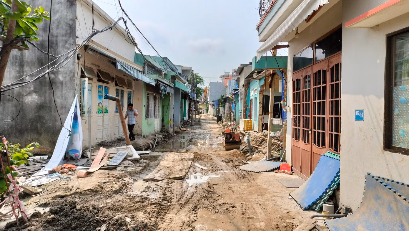 Trước phản ánh của dân, lãnh đạo HĐND TP Đà Nẵng đã kiểm tra và yêu cầu các đơn vị liên quan bằng mọi giá phải dứt điểm trong tháng 3/2023, đồng thời có phương án hỗ trợ, đền bù phù hợp cho các hộ dân bị ảnh hưởng theo đúng quy định, để đảm bảo ổn định cuộc sống cho người dân.
