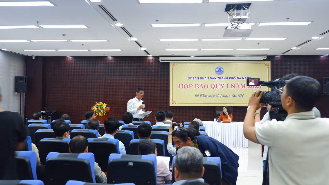 Quang cảnh buổi họp báo. Quang cảnh buổi họp báo.