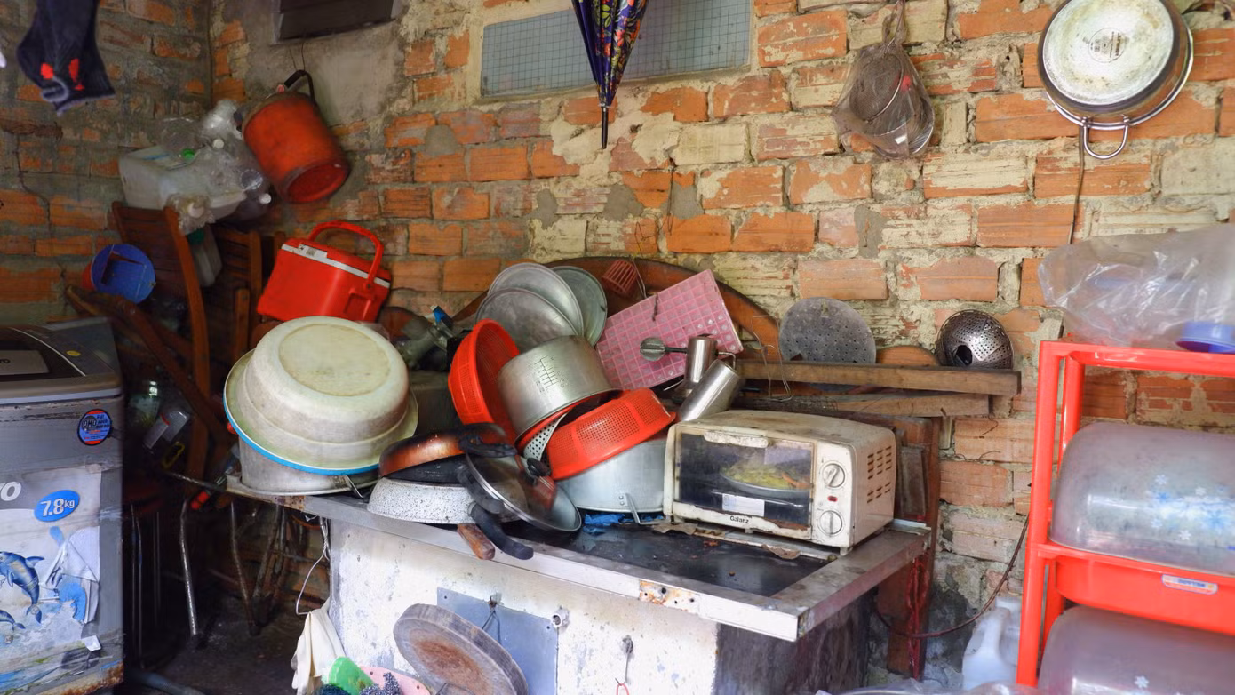 Trả lời kiến nghị của người dân, lãnh đạo UBND quận Ngũ Hành Sơn thừa nhận dự án kéo dài quá lâu và phản ánh của người dân là đúng. Theo lãnh đạo UBND quận này, đây là khu đất được thành phố quy hoạch là khu thương mại dịch vụ 14 tầng nên khu đất sẽ được thu hồi và đấu giá.