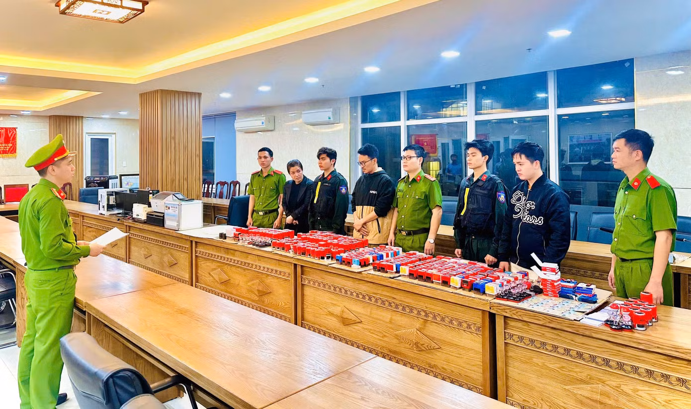 Thực hiện lệnh khởi tố, bắt tạm giam các đối tượng trong đường dây.
