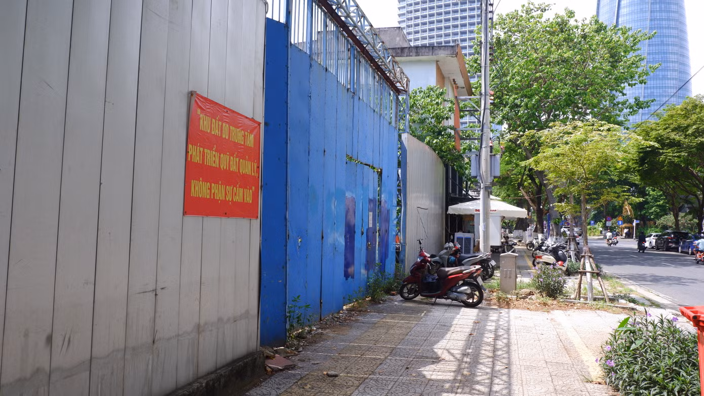 UBND TP Đà Nẵng đã phê duyệt giá đất cụ thể, làm cơ sở đấu giá và đưa ra giá khởi điểm hơn 173 triệu đồng/m2 (tương đương hơn 310 tỷ đồng cho tổng diện tích khu đất rộng 1.795 m2)