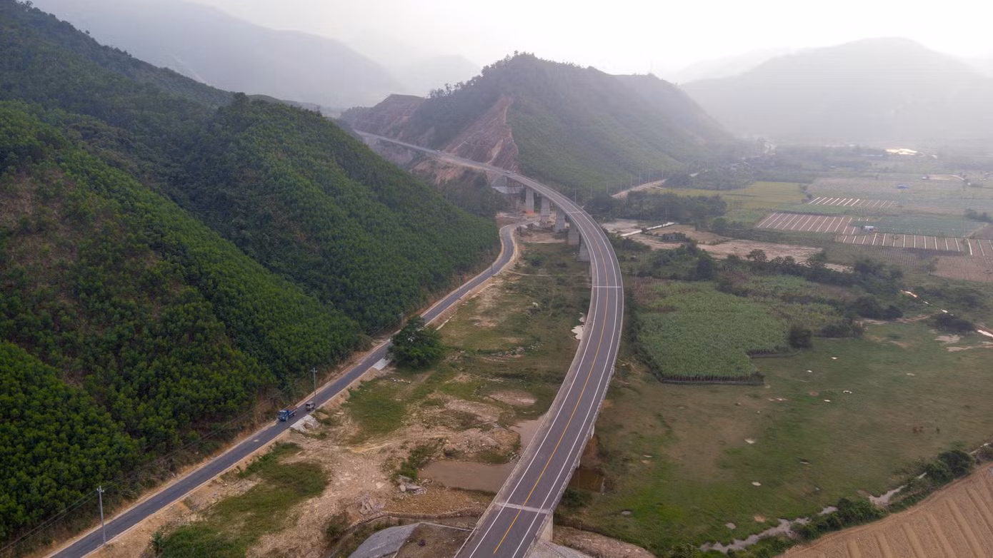 Theo Ban QLDA đường Hồ Chí Minh, qua giai đoạn 2, dự án sẽ được đầu tư mở rộng lên thành 4 làn xe với bề ngang 23-24m tương tự tuyến cao tốc Đà Nẵng - Quảng Ngãi.
